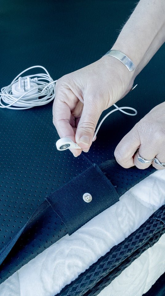 How to connect your grounding mat to the Earth plug