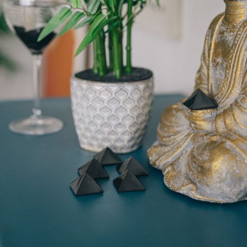 Polished Shungite Pyramid - 30mm - Elevate Your Space - GroundedKiwi.nzDecor Decor5ganit radiationcrystal